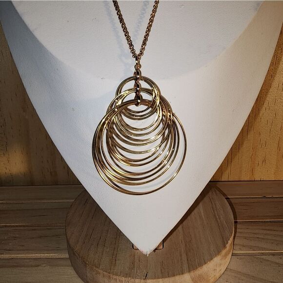 Joan Rivers Graduated Ring Pendant 18" Chain w/3" Extender NWOT - Picture 2 of 6